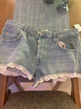 Free People Cali Lace Trim Blue Denim Shorts (never worn)